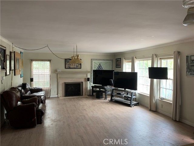 1826 Wellington Road, Los Angeles, CA 90019