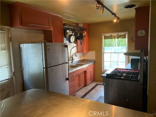 1826 Wellington Road, Los Angeles, CA 90019