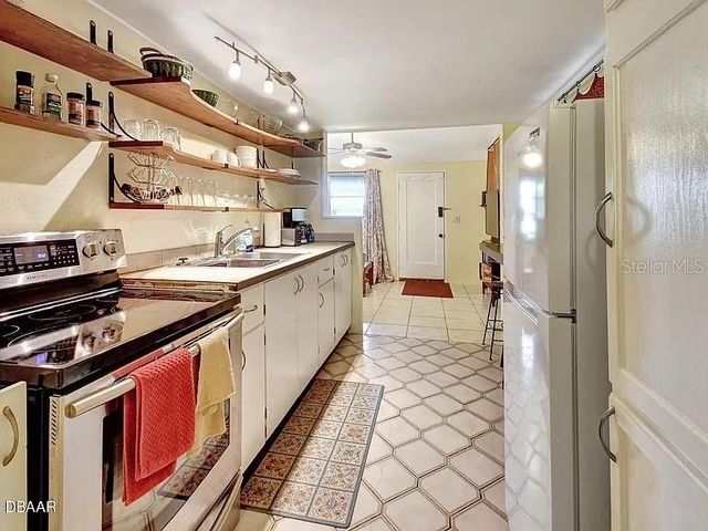 311 N BLUE LAKE TERRACE 1, Deland, FL 32724