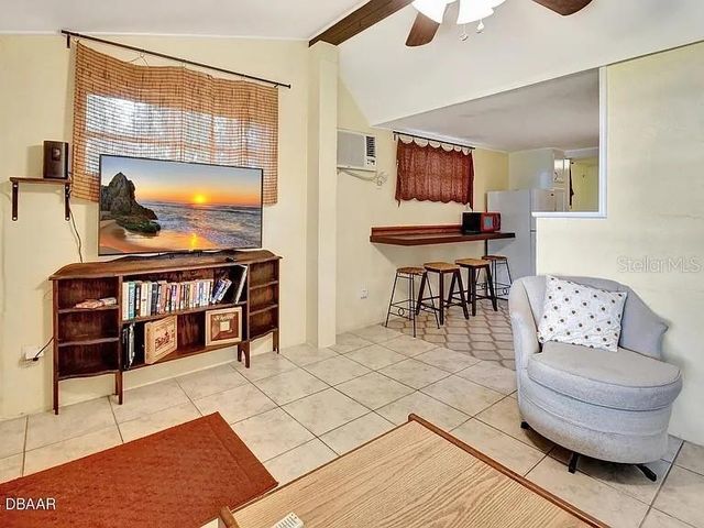 311 N BLUE LAKE TERRACE 1, Deland, FL 32724