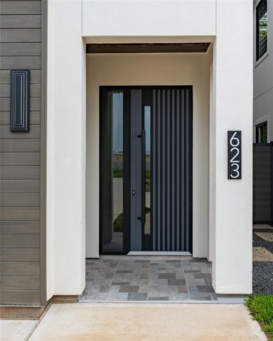 623 Rolling Oaks, Stafford, TX 77477