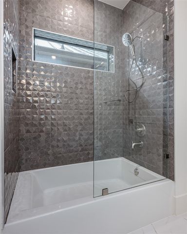 623 Rolling Oaks, Stafford, TX 77477