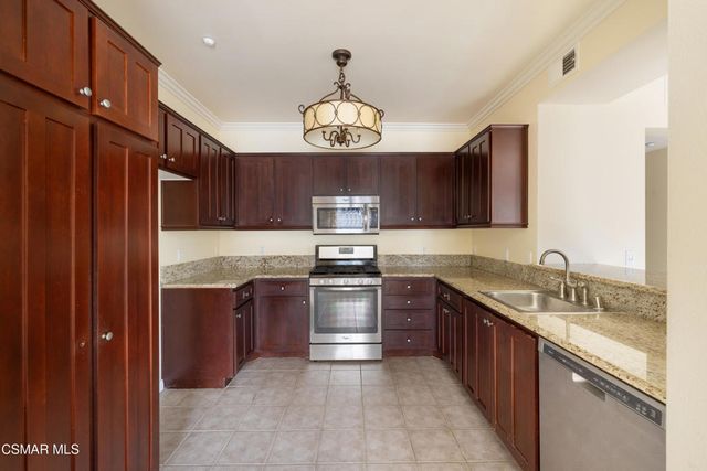 485 Country Club Drive 225, Simi Valley, CA 93065