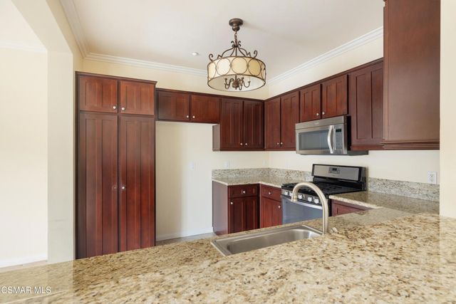 485 Country Club Drive 225, Simi Valley, CA 93065