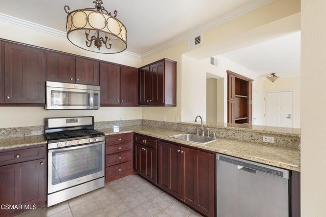 485 Country Club Drive 225, Simi Valley, CA 93065