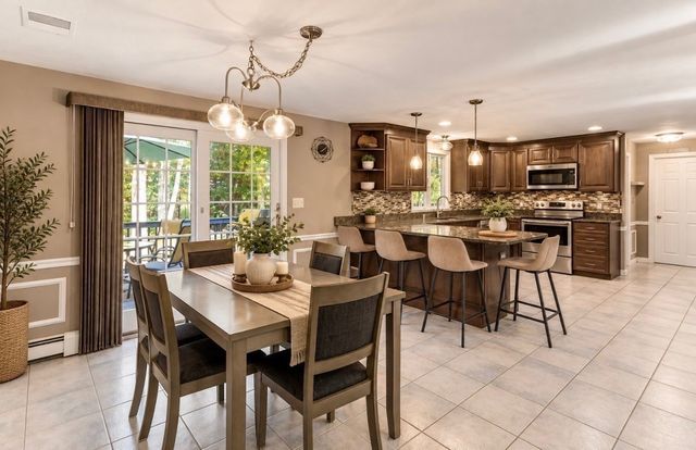 6 Mayhew Farm Dr, Mansfield, MA 02048
