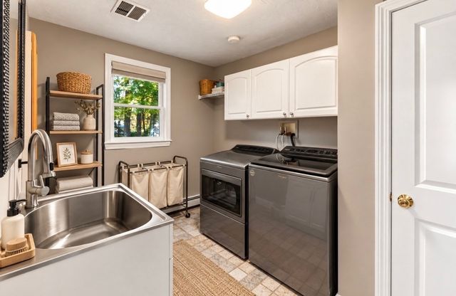 6 Mayhew Farm Dr, Mansfield, MA 02048