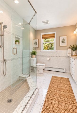 6 Mayhew Farm Dr, Mansfield, MA 02048