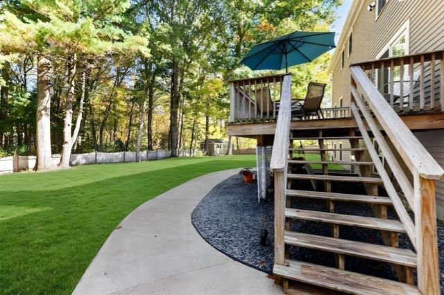 6 Mayhew Farm Dr, Mansfield, MA 02048