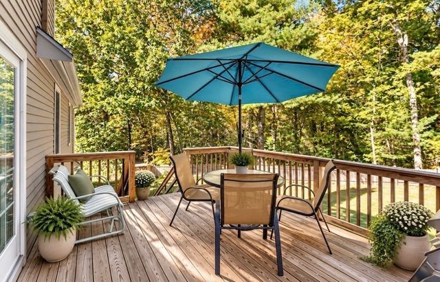 6 Mayhew Farm Dr, Mansfield, MA 02048