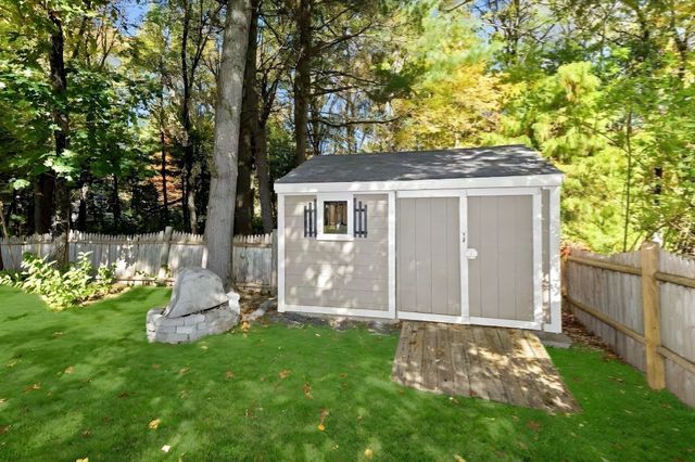 6 Mayhew Farm Dr, Mansfield, MA 02048