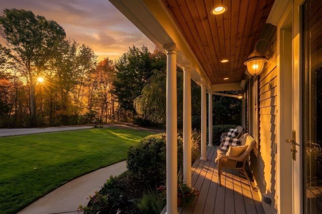 6 Mayhew Farm Dr, Mansfield, MA 02048