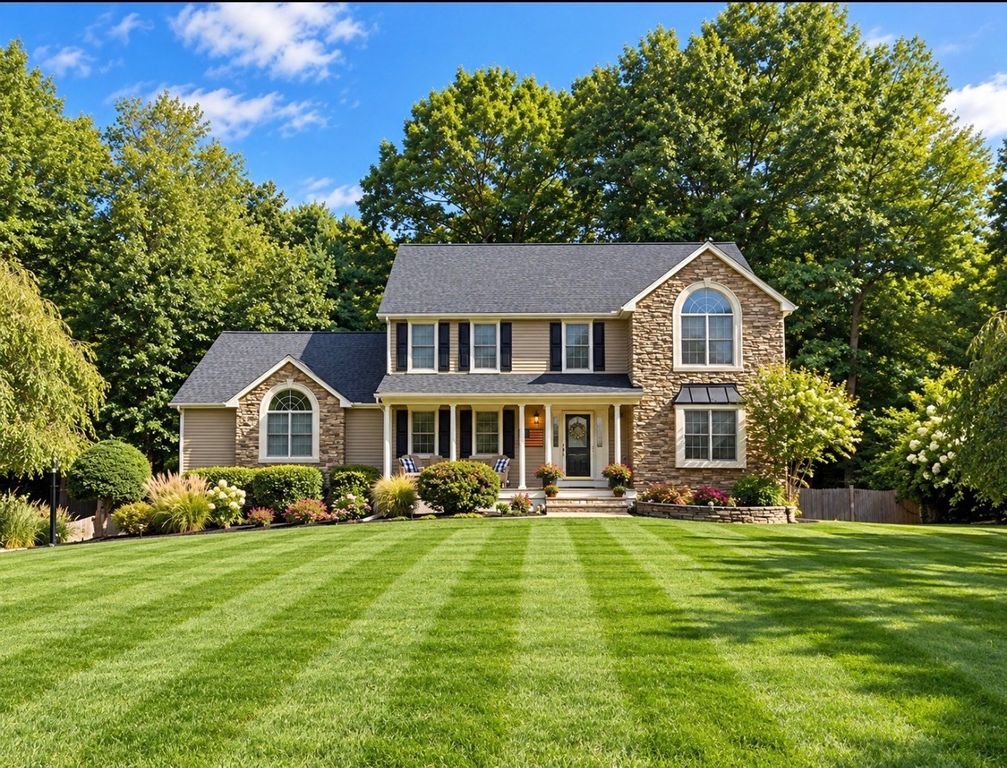 6 Mayhew Farm Dr, Mansfield, MA 02048