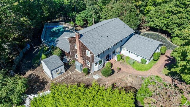 12 Knoll Crest, Miller Place, NY 11764