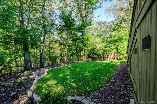 12 Knoll Crest, Miller Place, NY 11764