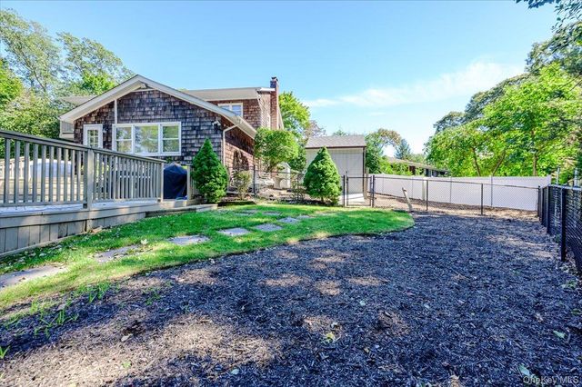 12 Knoll Crest, Miller Place, NY 11764