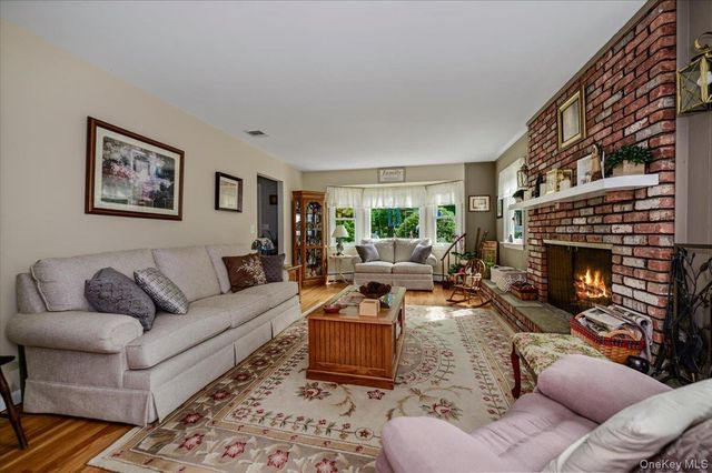 12 Knoll Crest, Miller Place, NY 11764