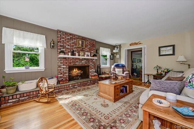 12 Knoll Crest, Miller Place, NY 11764