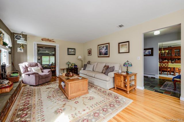 12 Knoll Crest, Miller Place, NY 11764