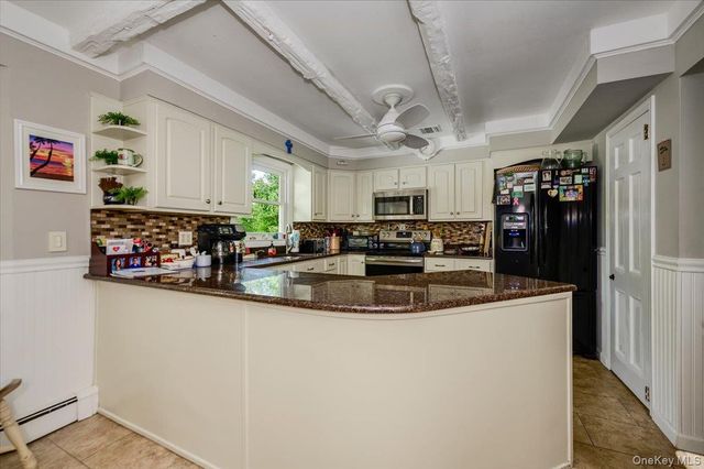 12 Knoll Crest, Miller Place, NY 11764