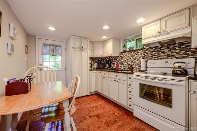 12 Knoll Crest, Miller Place, NY 11764
