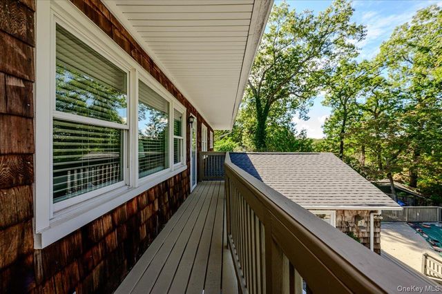 12 Knoll Crest, Miller Place, NY 11764