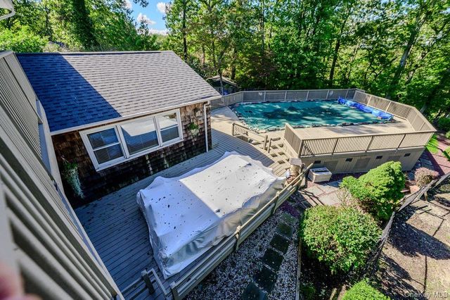 12 Knoll Crest, Miller Place, NY 11764