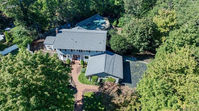12 Knoll Crest, Miller Place, NY 11764