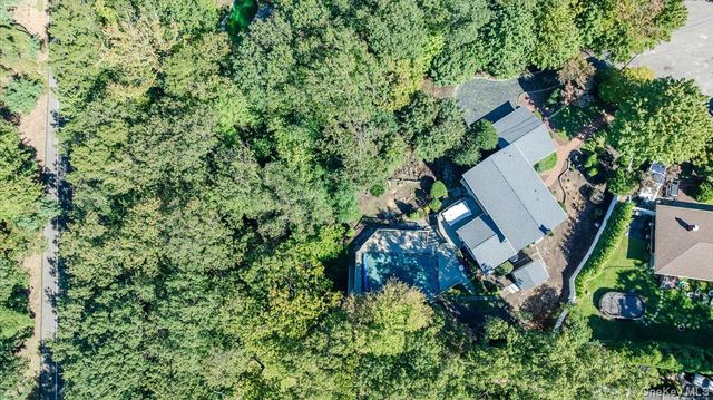 12 Knoll Crest, Miller Place, NY 11764