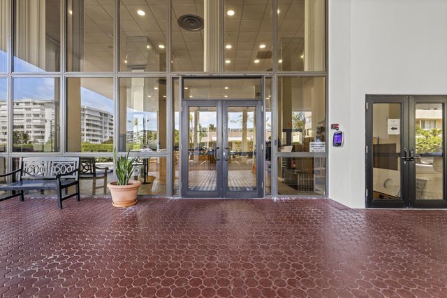 3589 S Ocean Boulevard 306, South Palm Beach, FL 33480