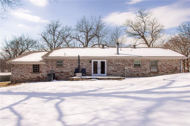 3407 Ridge Road, Siloam Springs, AR 72761