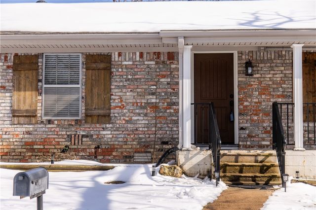 3407 Ridge Road, Siloam Springs, AR 72761