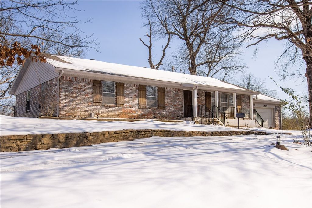 3407 Ridge Road, Siloam Springs, AR 72761