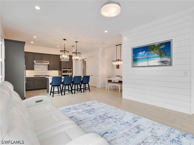 9052 Saint Lucia DR, Naples, FL 34114