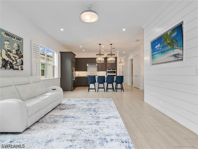 9052 Saint Lucia DR, Naples, FL 34114