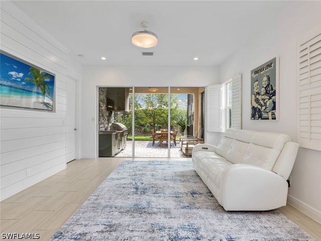 9052 Saint Lucia DR, Naples, FL 34114