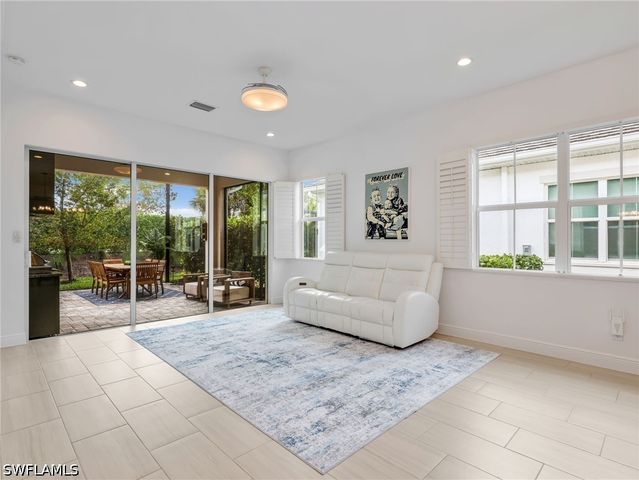 9052 Saint Lucia DR, Naples, FL 34114