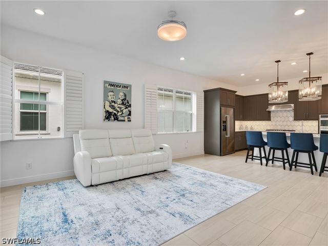 9052 Saint Lucia DR, Naples, FL 34114