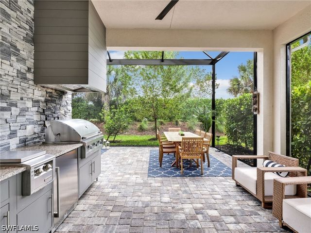 9052 Saint Lucia DR, Naples, FL 34114