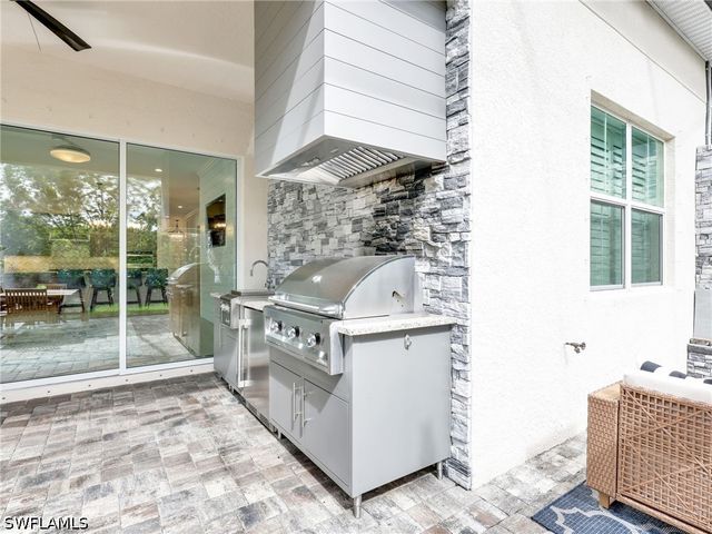 9052 Saint Lucia DR, Naples, FL 34114