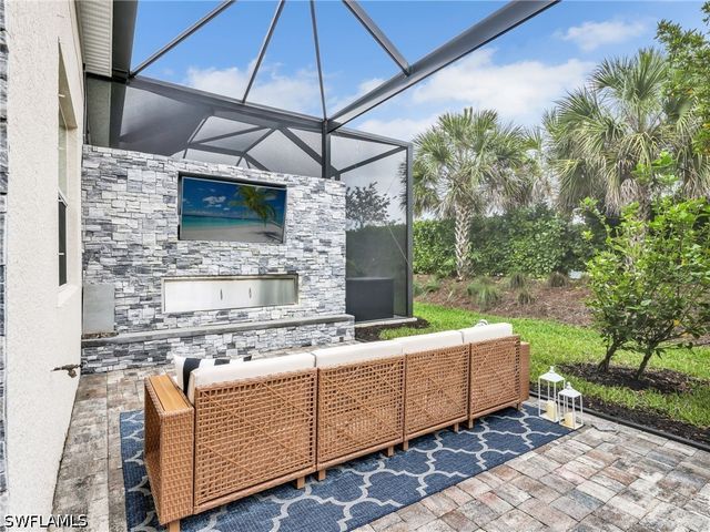 9052 Saint Lucia DR, Naples, FL 34114