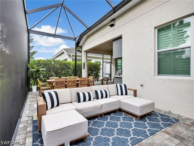 9052 Saint Lucia DR, Naples, FL 34114