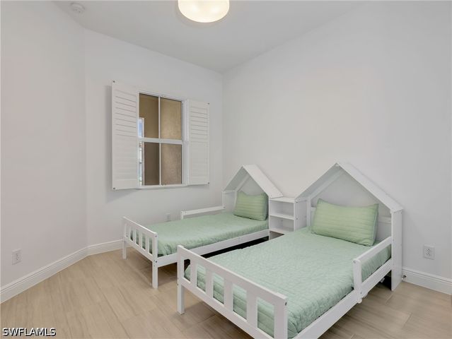 9052 Saint Lucia DR, Naples, FL 34114