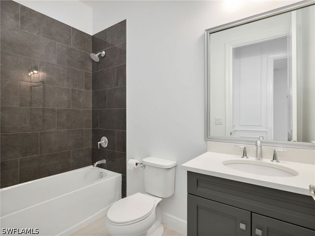 9052 Saint Lucia DR, Naples, FL 34114