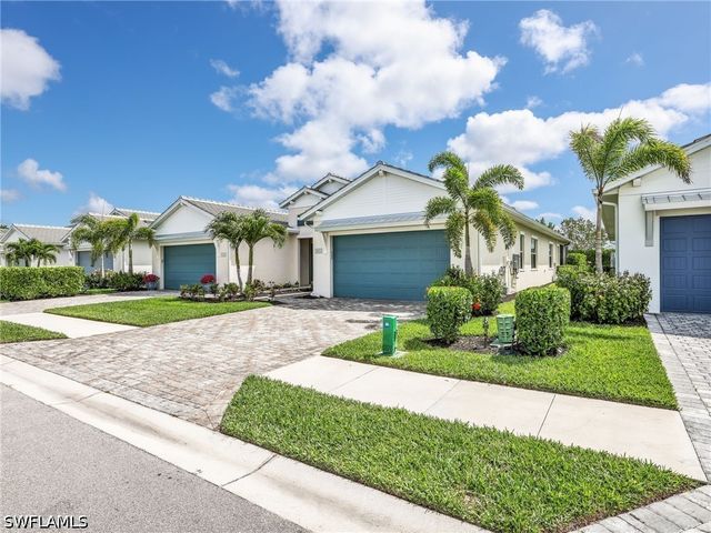 9052 Saint Lucia DR, Naples, FL 34114