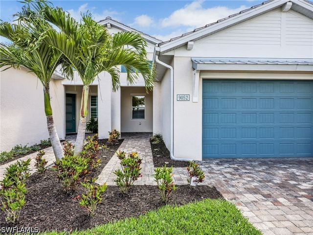 9052 Saint Lucia DR, Naples, FL 34114