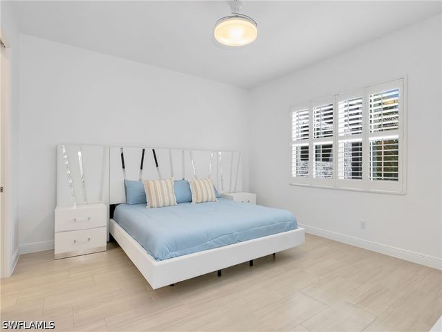 9052 Saint Lucia DR, Naples, FL 34114