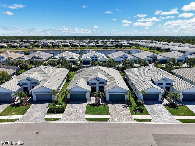 9052 Saint Lucia DR, Naples, FL 34114