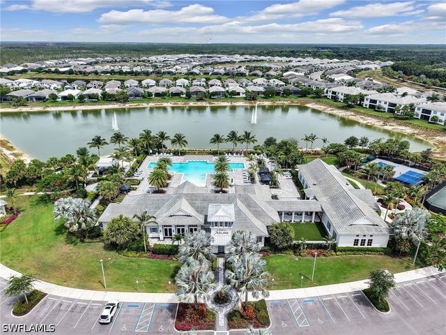 9052 Saint Lucia DR, Naples, FL 34114