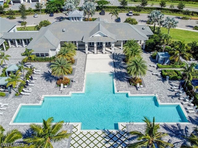 9052 Saint Lucia DR, Naples, FL 34114